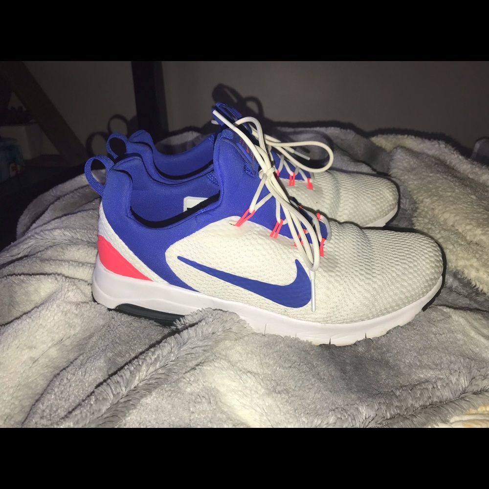 Nike air tennis shoes
